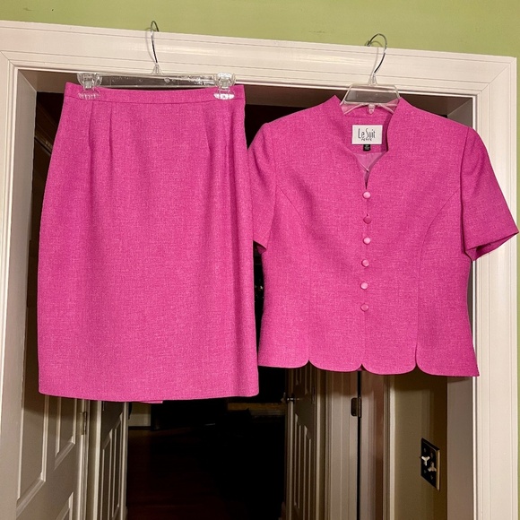 NWOT Le Suit Petite 2-Piece Skirt Top Jacket Suit Fuchsia Pink Size 8P 8 Petite - Picture 1 of 3